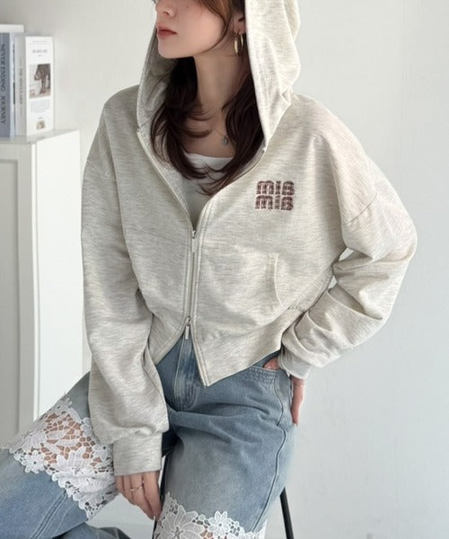 【mily bilet】1枚は持っておきたい！垢抜け必至。胸元ワッペン付きダブルジップパーカー（長袖） mi1329090