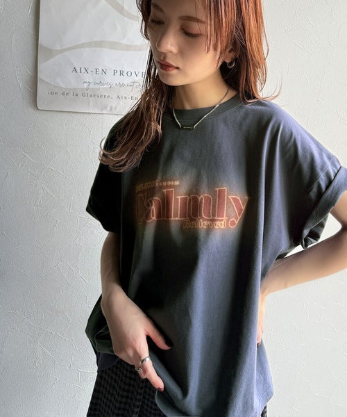 1枚で着映える。平和グラフィックスプレー風ロゴ半袖Tシャツ(オーバーサイズ） ce1050270