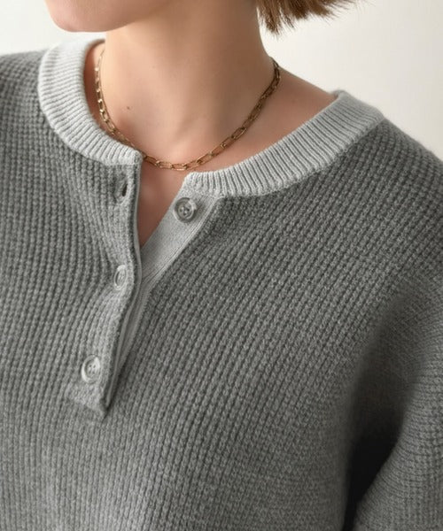 《JaVaジャバコラボ》ふっくら、袖たっぽり。ワッフル編みヘンリーネックオーバーサイズ配色ニット jv1350022
