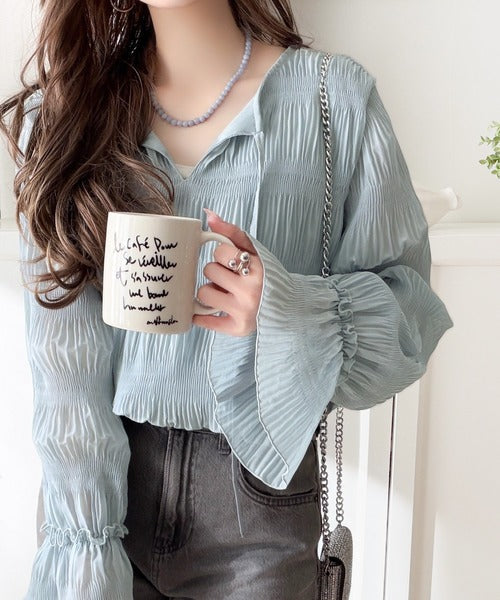 涼やかに、品よく、愛らしく。前後2wayリボンキャンディスリーブシアープリーツブラウス（長袖） ce1010538