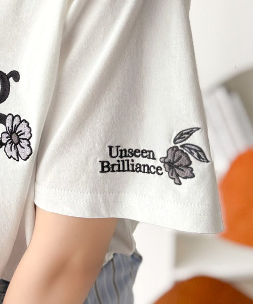 ナチュラルな中に、さりげない華。綿100％ロゴ×フラワー刺繍ビッグTシャツ（半袖） ce1260485