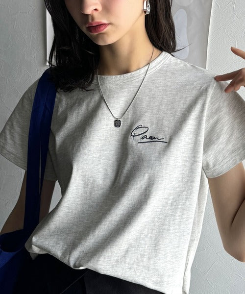 【sustaina+】こなれ感たっぷり。オーガニックコットン100％胸元PAEAN刺繍Tシャツ(半袖) ce1260401