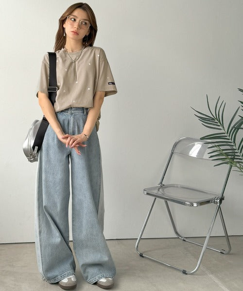 《JaVaジャバコラボ》春夏のカジュアルに、大人の“可愛い”をプラス。ミニハート刺繍Tシャツ（半袖） jv1010470