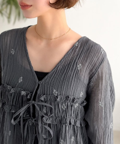 【Classical Evon】透ける繊細刺繍で華やかに着映える。着こなし広がる前後2WAY フラワー刺繍シアー楊柳ブラウス ev1240127