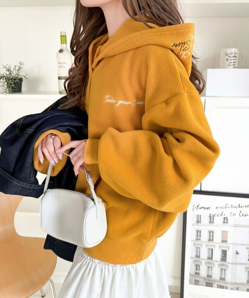 ふわっとあったか、秋冬の“欲しい”をぎゅっと♪刺繍デザインスキッパー衿フリースパーカー ce1020395