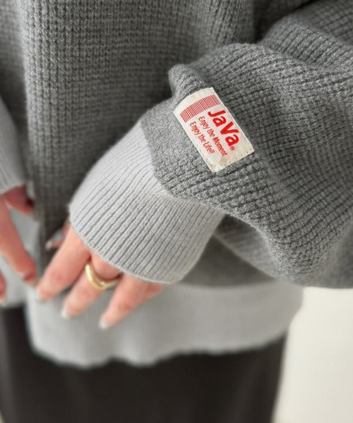 《JaVaジャバコラボ》ふっくら、袖たっぽり。ワッフル編みヘンリーネックオーバーサイズ配色ニット jv1350022
