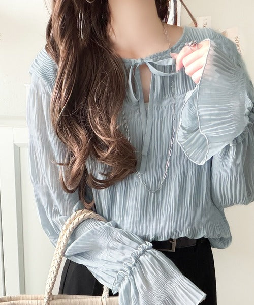 涼やかに、品よく、愛らしく。前後2wayリボンキャンディスリーブシアープリーツブラウス（長袖） ce1010538