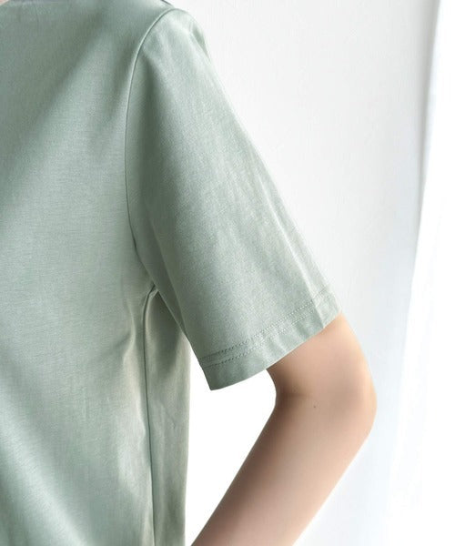 トレンドのディテールが魅力。シルケットフラワーカーブロゴリンガー半袖Tシャツ ce1020196