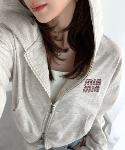 【mily bilet】1枚は持っておきたい！垢抜け必至。胸元ワッペン付きダブルジップパーカー（長袖） mi1329090