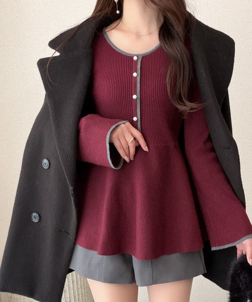 【mily bilet】秋薫る上品シルエット♪フリルで華やぐ主役級トップス。 配色パールボタンリブニットペプラムトップス mi1359031