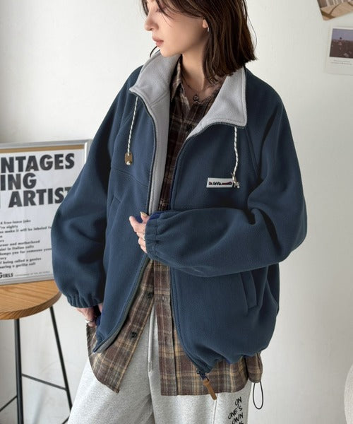 《JaVa ジャバコラボ》配色で魅せる、大人のアウトドアスタイル。フリース配色ジップブルゾン jv1240146