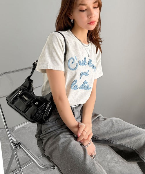 【mily bilet】着るだけでオシャレ感！ロゴプレート付きカラーフレンチコード刺繍Tシャツ(半袖) mi1329015