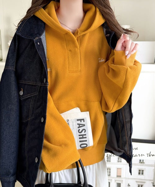 ふわっとあったか、秋冬の“欲しい”をぎゅっと♪刺繍デザインスキッパー衿フリースパーカー ce1020395