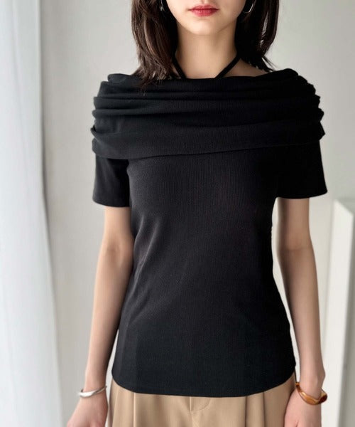 視線を奪う、美デコルテ。華奢見えを叶える、絶妙ドレープが◎ タイ付き五分袖オフショルトップス ce1240086