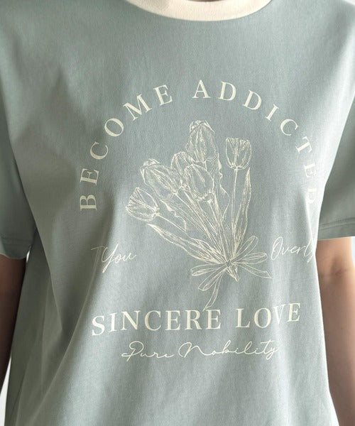 トレンドのディテールが魅力。シルケットフラワーカーブロゴリンガー半袖Tシャツ ce1020196