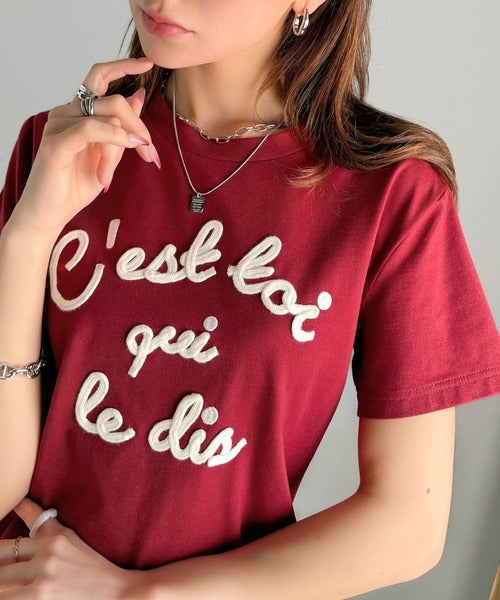 【mily bilet】着るだけでオシャレ感！ロゴプレート付きカラーフレンチコード刺繍Tシャツ(半袖) mi1329015