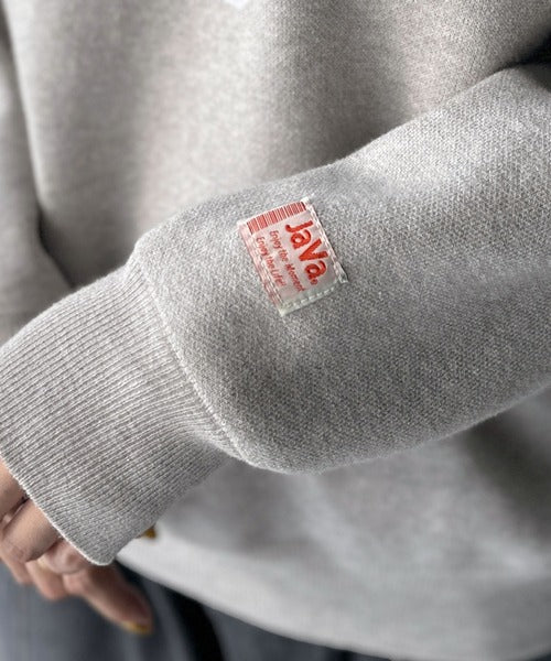 《JaVaジャバコラボ》後ろタックで作る旬シルエット♪サガラ刺繍風ロゴコクーンニット jv1050313