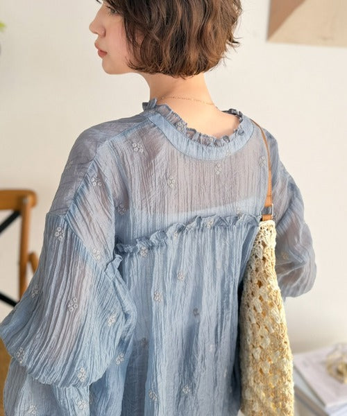 【Classical Evon】風をまとうように、涼やかに映える。前後2wayシアー楊柳小花柄刺繍フリルブラウス ev1240129