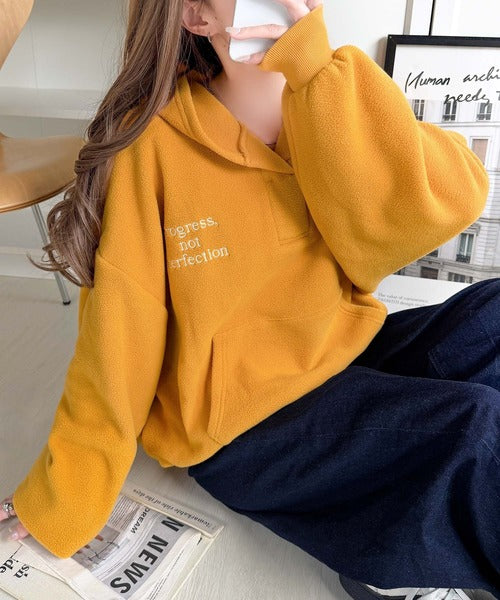 ふわっとあったか、秋冬の“欲しい”をぎゅっと♪刺繍デザインスキッパー衿フリースパーカー ce1020395