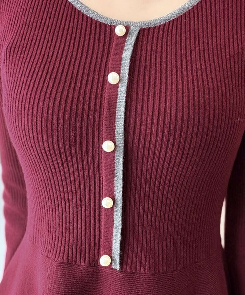 【mily bilet】秋薫る上品シルエット♪フリルで華やぐ主役級トップス。 配色パールボタンリブニットペプラムトップス mi1359031