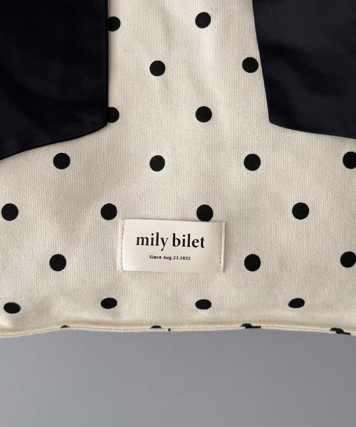 【mily bilet】こんなの待ってた！毎日のお供にも、推し活にも♪ドット柄サテンシュシュハンドルトート mi1079003