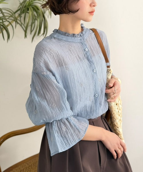【Classical Evon】風をまとうように、涼やかに映える。前後2wayシアー楊柳小花柄刺繍フリルブラウス ev1240129