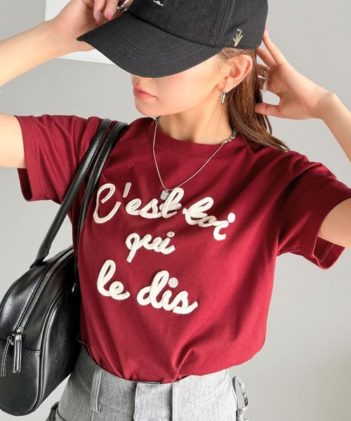 【mily bilet】着るだけでオシャレ感！ロゴプレート付きカラーフレンチコード刺繍Tシャツ(半袖) mi1329015
