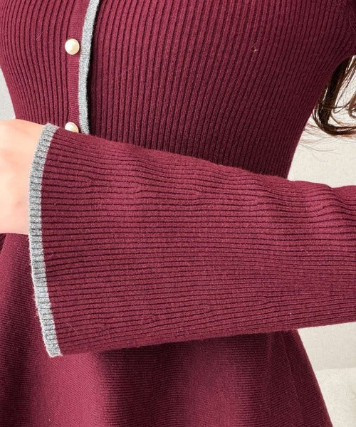 【mily bilet】秋薫る上品シルエット♪フリルで華やぐ主役級トップス。 配色パールボタンリブニットペプラムトップス mi1359031
