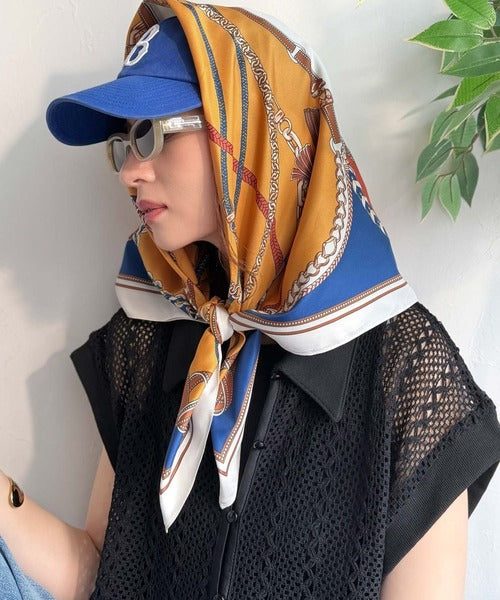 差し色が上品カワイイ♪90cm×90cmパネル柄シルクライク大判スカーフ ce1240056