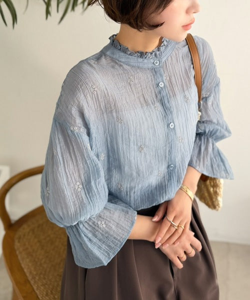 【Classical Evon】風をまとうように、涼やかに映える。前後2wayシアー楊柳小花柄刺繍フリルブラウス ev1240129