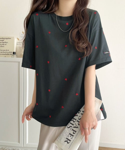 《JaVaジャバコラボ》春夏のカジュアルに、大人の“可愛い”をプラス。ミニハート刺繍Tシャツ（半袖） jv1010470