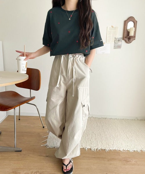 《JaVaジャバコラボ》春夏のカジュアルに、大人の“可愛い”をプラス。ミニハート刺繍Tシャツ（半袖） jv1010470