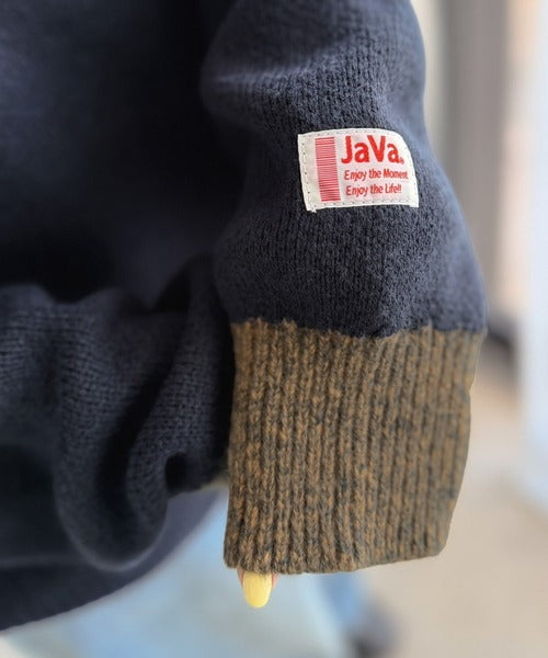 《JaVaジャバコラボ》その日の気分で、可愛さスイッチON！取り外しフード付きスタンドネックオーバーサイズロゴニット jv1350029