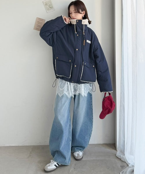《JaVaジャバコラボ》ふわもこに、ひとクセ。パーツが際立つ異素材コンビ。ボア×ナイロンハイネックジャケット jv1240136