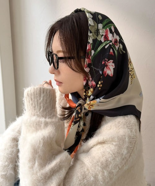 差し色が上品カワイイ♪90cm×90cmパネル柄シルクライク大判スカーフ ce1240056