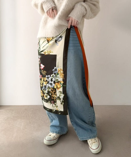 差し色が上品カワイイ♪90cm×90cmパネル柄シルクライク大判スカーフ ce1240056