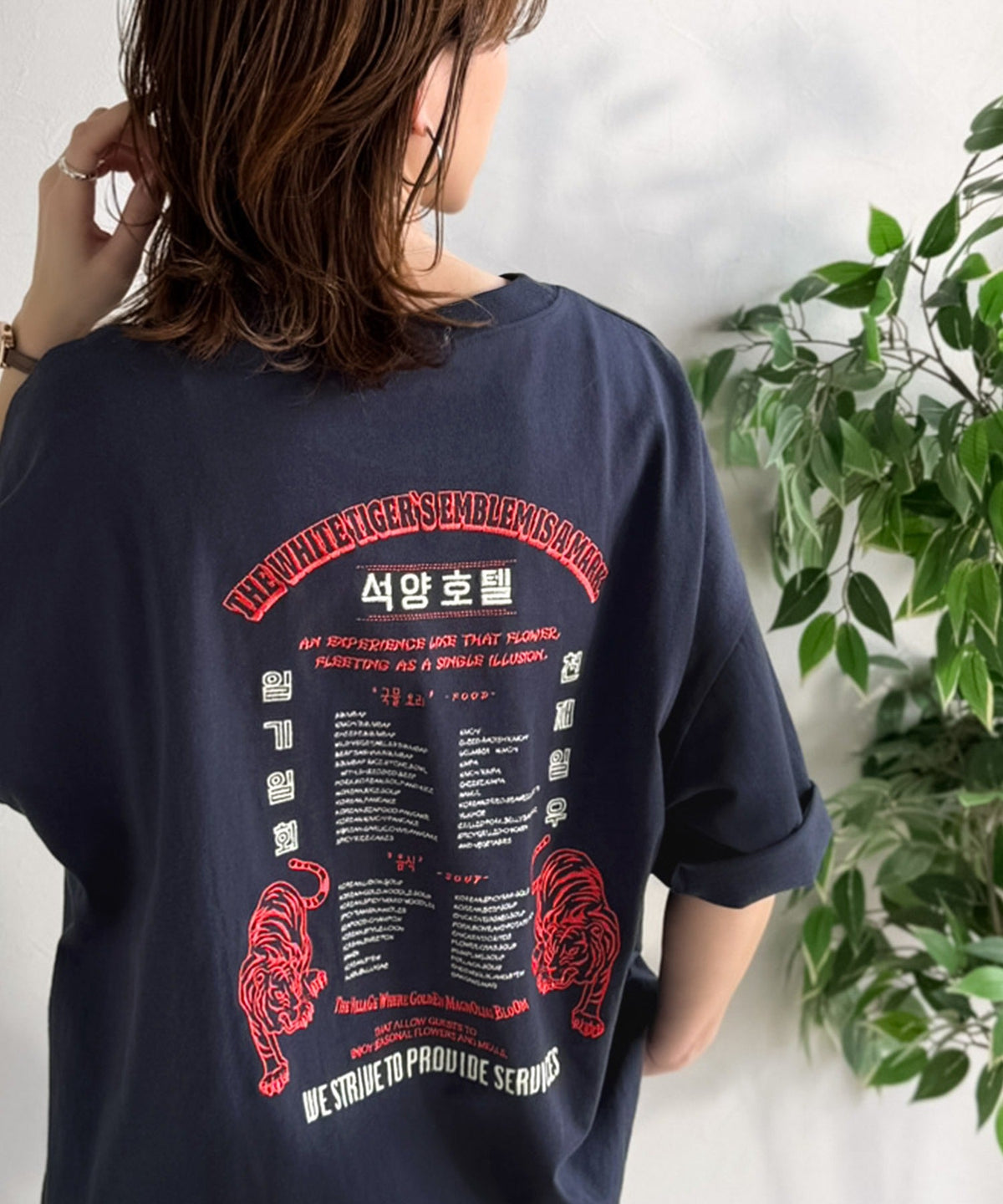 《JaVa ジャバコラボ》大人の魅力を引き立てる、綿100%個性派TEE！韓国刺繍レシピオーバーサイズロゴTシャツ jv1050365