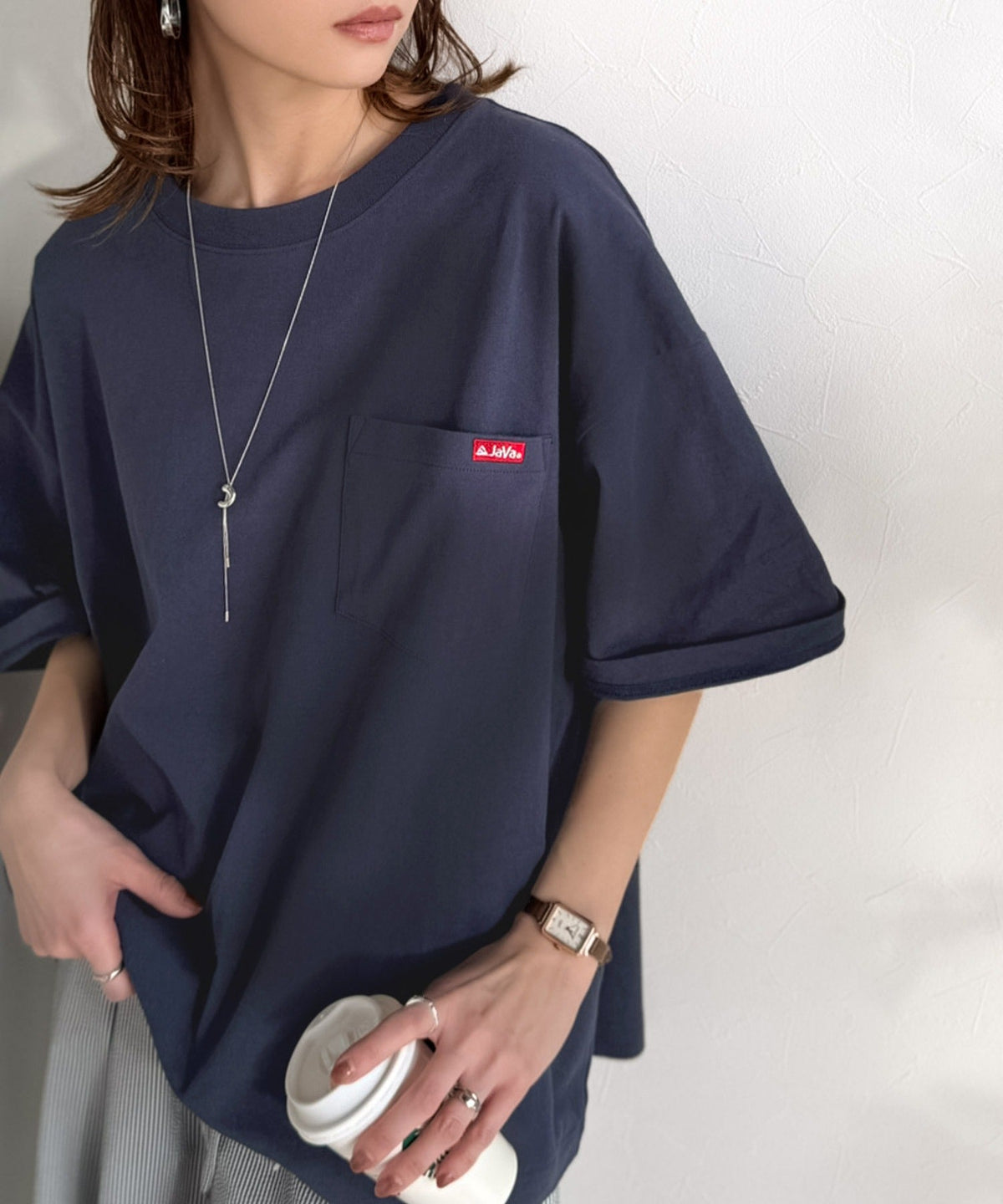 《JaVa ジャバコラボ》大人の魅力を引き立てる、綿100%個性派TEE！韓国刺繍レシピオーバーサイズロゴTシャツ jv1050365