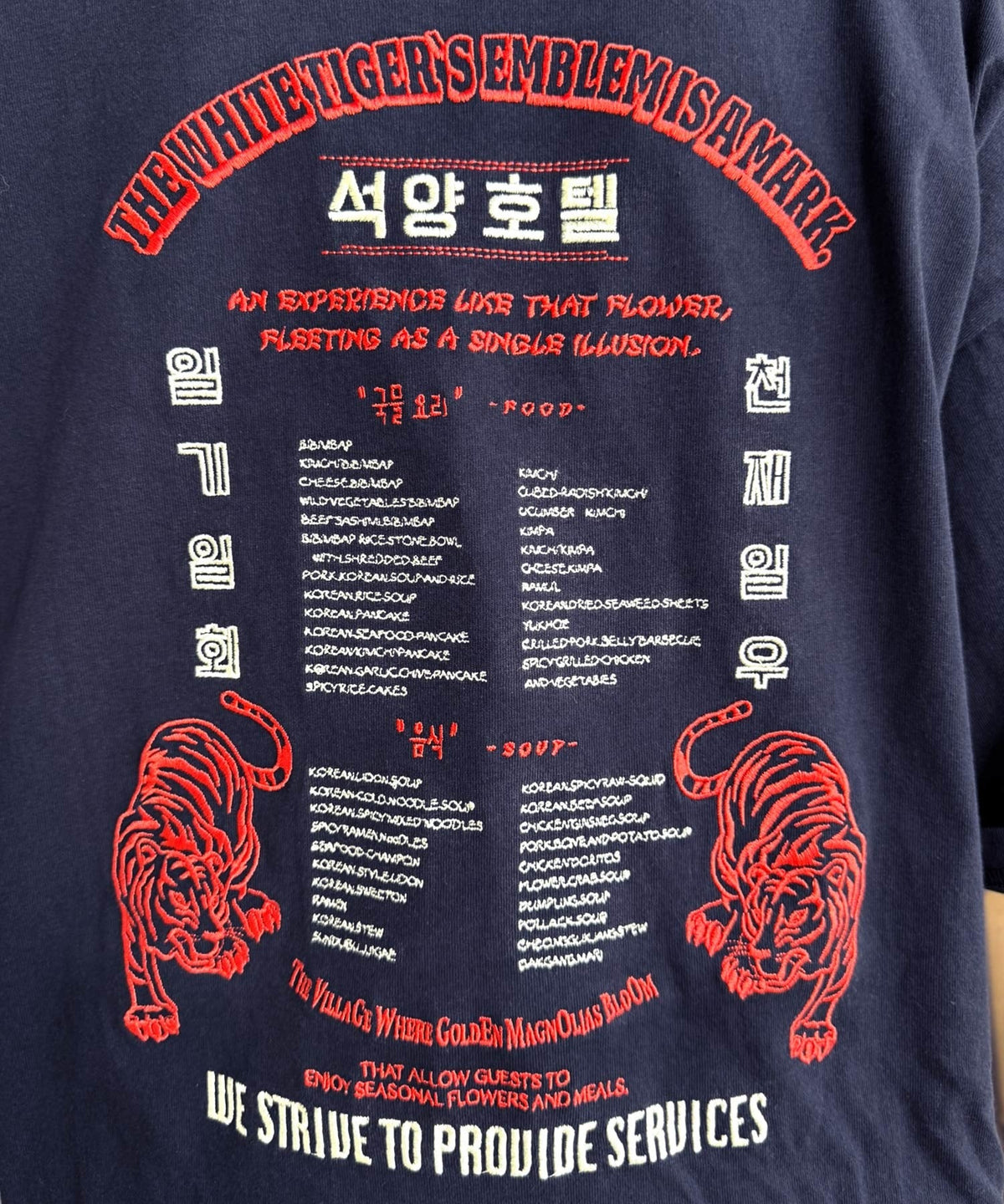 《JaVa ジャバコラボ》大人の魅力を引き立てる、綿100%個性派TEE！韓国刺繍レシピオーバーサイズロゴTシャツ jv1050365