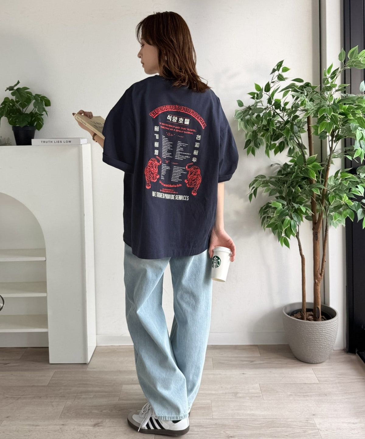 《JaVa ジャバコラボ》大人の魅力を引き立てる、綿100%個性派TEE！韓国刺繍レシピオーバーサイズロゴTシャツ jv1050365