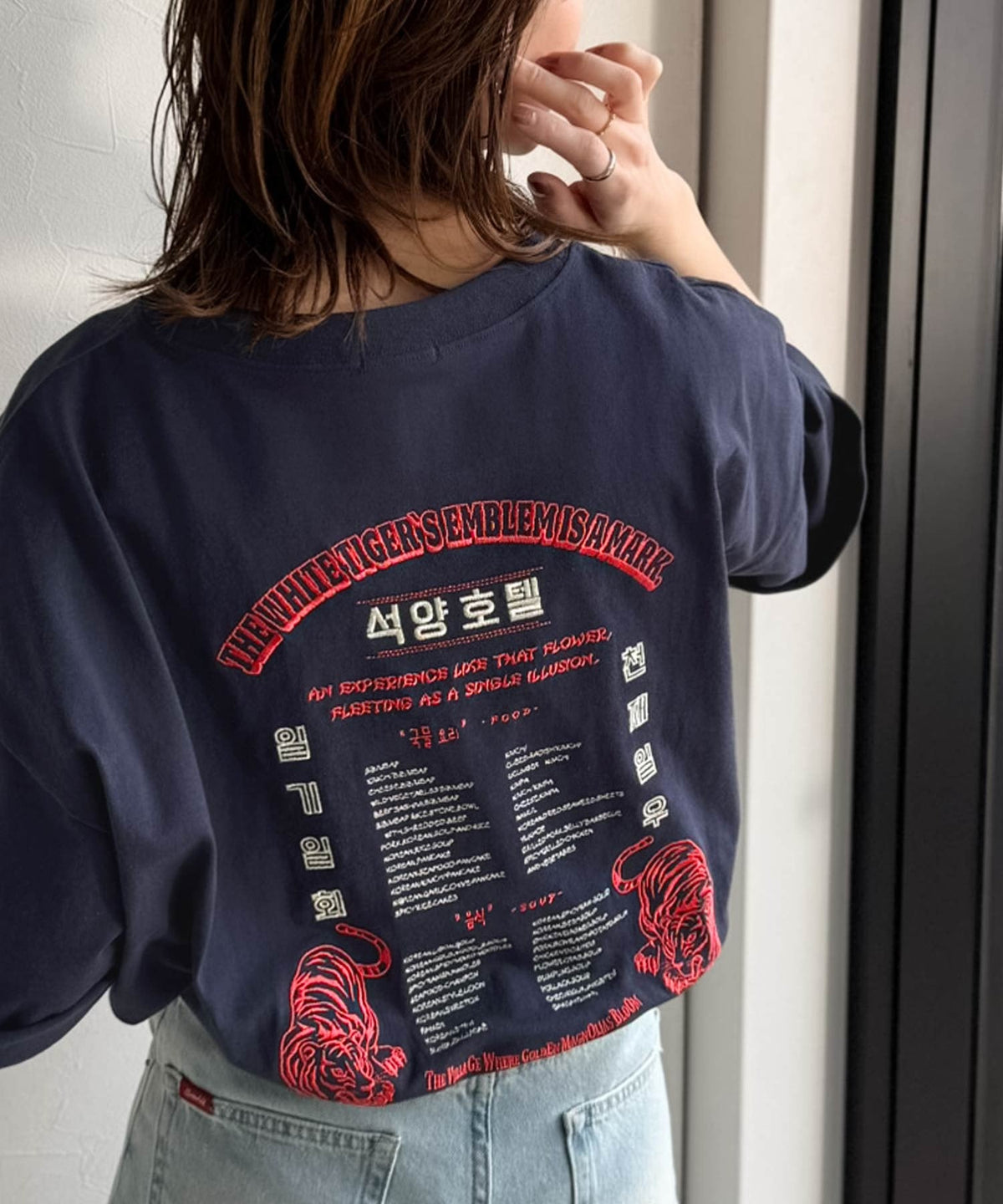 《JaVa ジャバコラボ》大人の魅力を引き立てる、綿100%個性派TEE！韓国刺繍レシピオーバーサイズロゴTシャツ jv1050365