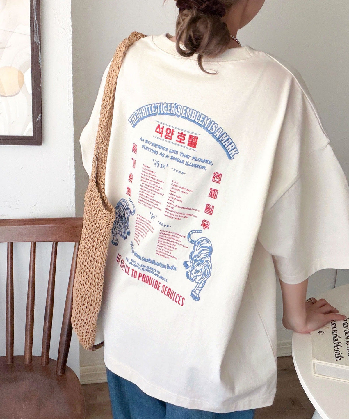 《JaVa ジャバコラボ》大人の魅力を引き立てる、綿100%個性派TEE！韓国刺繍レシピオーバーサイズロゴTシャツ jv1050365