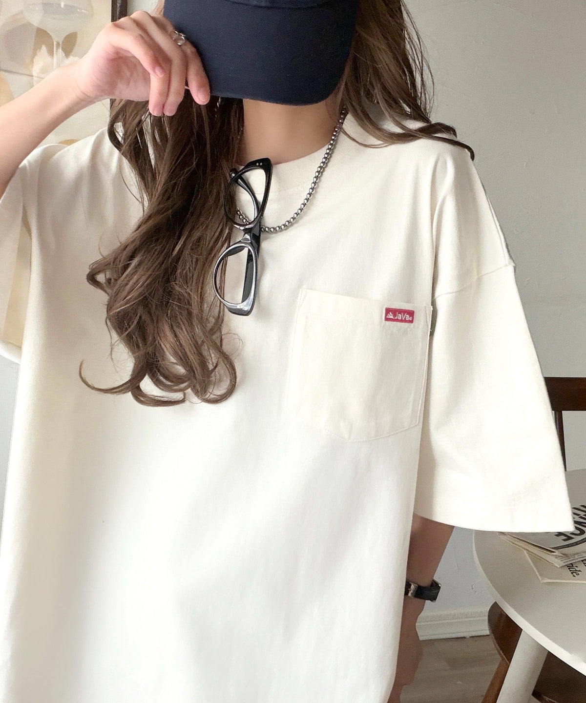 《JaVa ジャバコラボ》大人の魅力を引き立てる、綿100%個性派TEE！韓国刺繍レシピオーバーサイズロゴTシャツ jv1050365