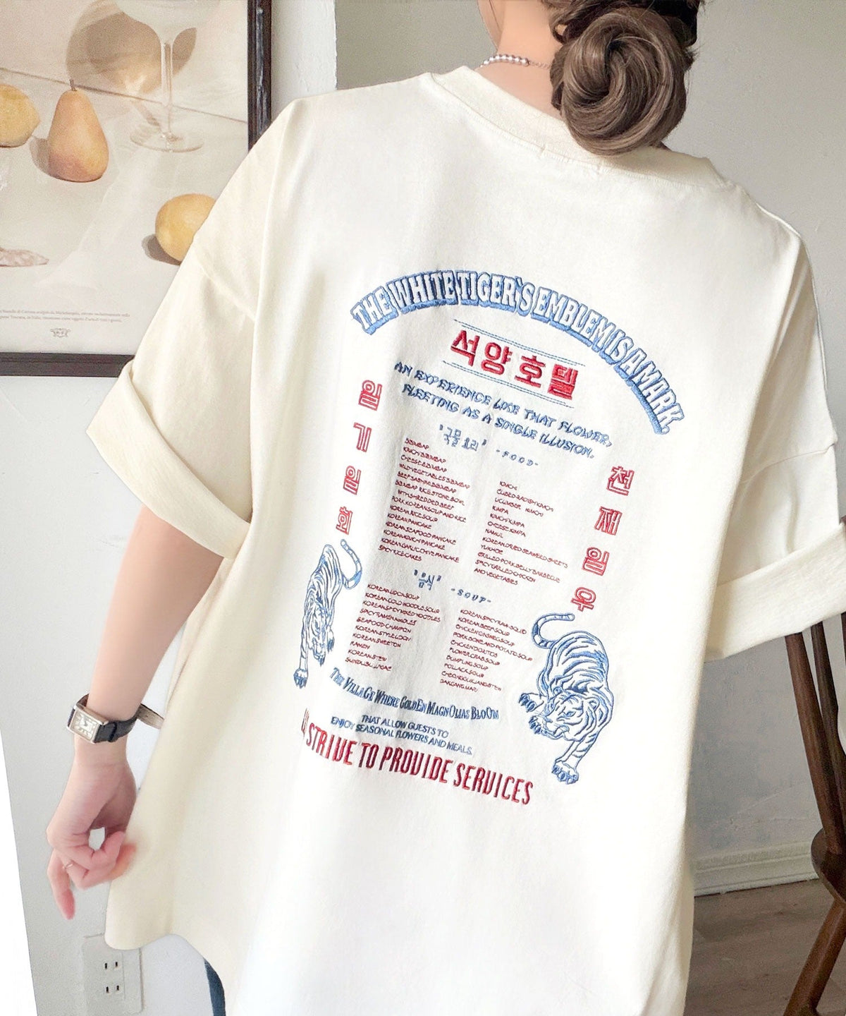 《JaVa ジャバコラボ》大人の魅力を引き立てる、綿100%個性派TEE！韓国刺繍レシピオーバーサイズロゴTシャツ jv1050365
