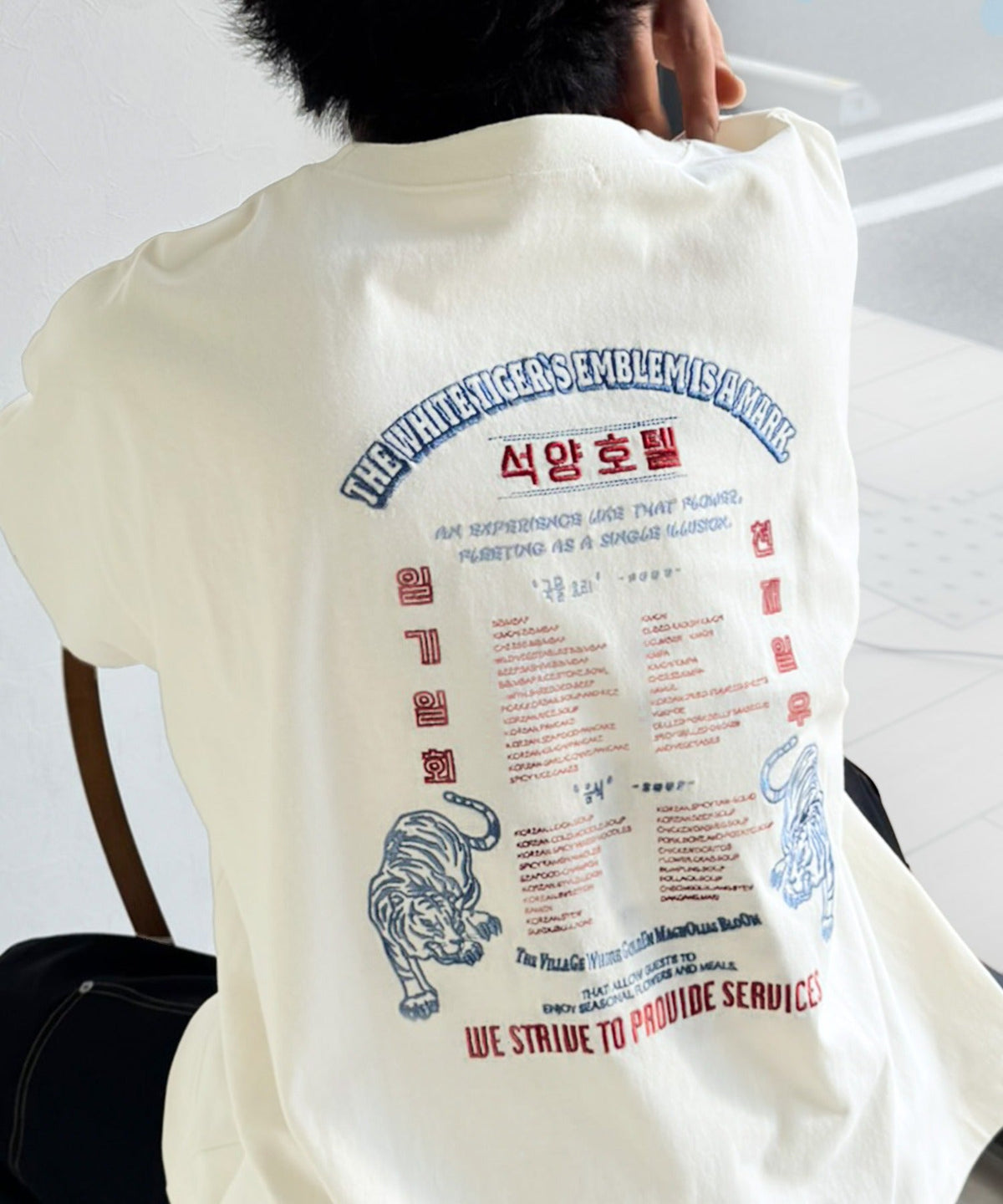 《JaVa ジャバコラボ》大人の魅力を引き立てる、綿100%個性派TEE！韓国刺繍レシピオーバーサイズロゴTシャツ jv1050365