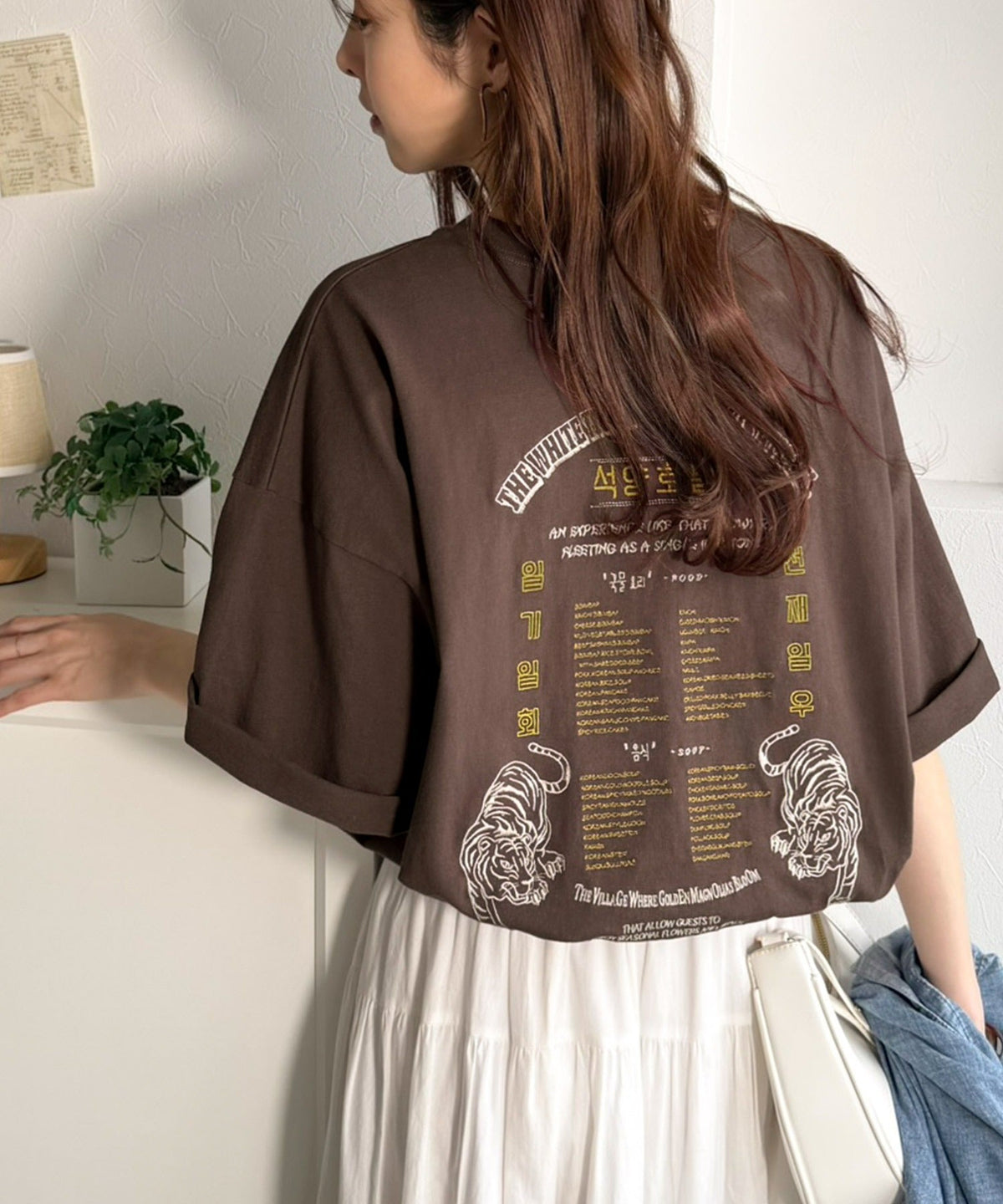《JaVa ジャバコラボ》大人の魅力を引き立てる、綿100%個性派TEE！韓国刺繍レシピオーバーサイズロゴTシャツ jv1050365