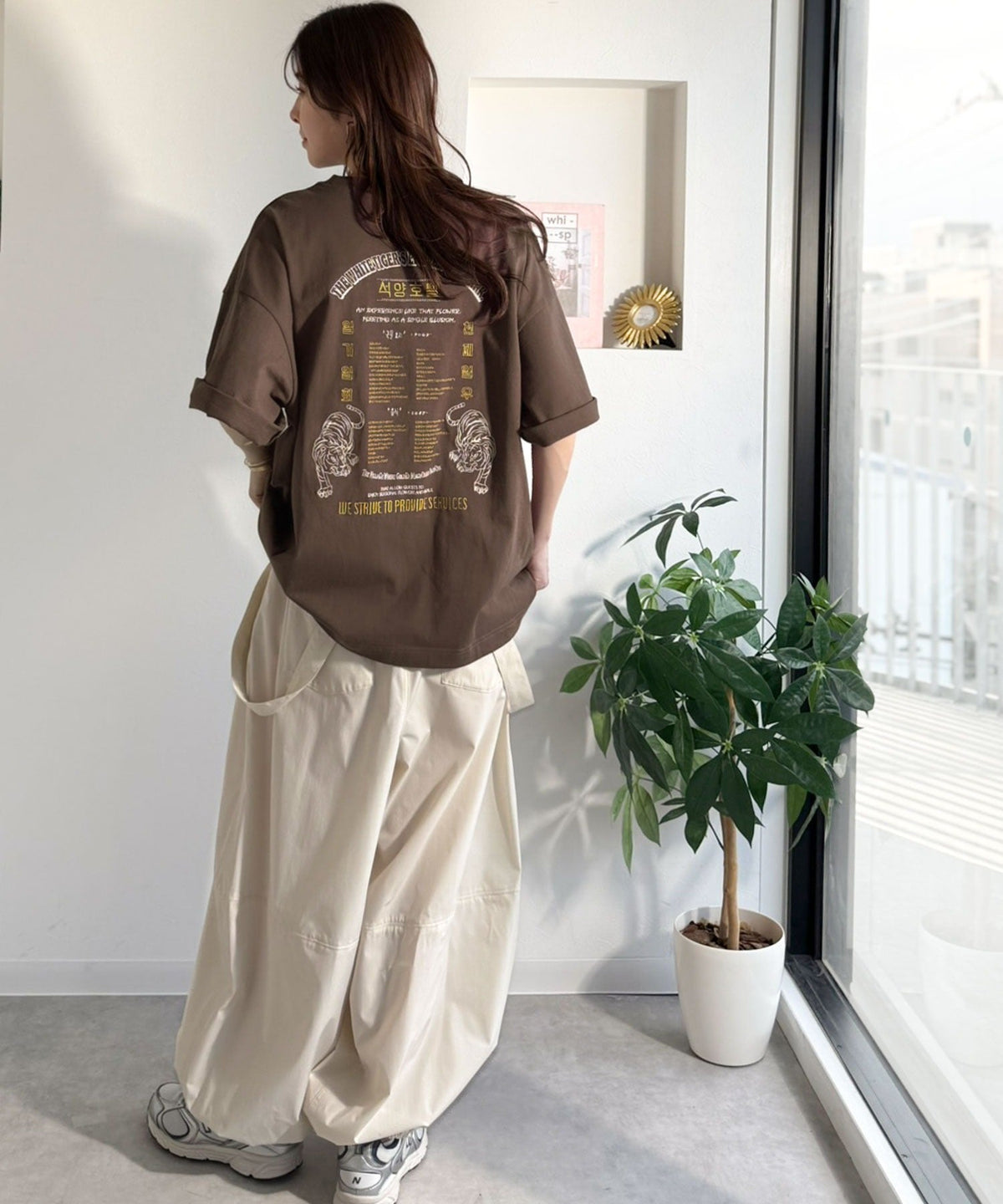 《JaVa ジャバコラボ》大人の魅力を引き立てる、綿100%個性派TEE！韓国刺繍レシピオーバーサイズロゴTシャツ jv1050365