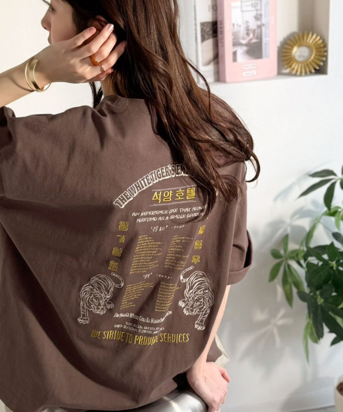 《JaVa ジャバコラボ》大人の魅力を引き立てる、綿100%個性派TEE！韓国刺繍レシピオーバーサイズロゴTシャツ jv1050365