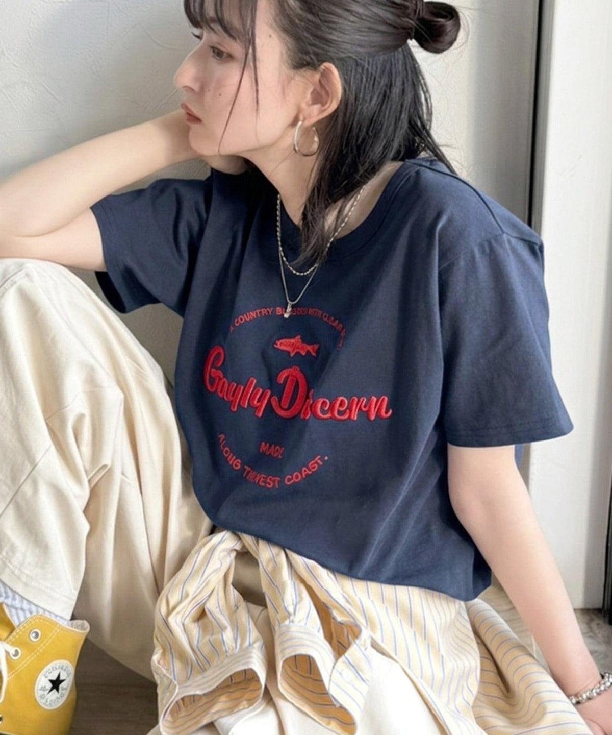《JaVaジャバコラボ》刺繍とプリントが織りなす唯一無二のデザイン。綿100％おさかな刺繍Tシャツ jv1050359