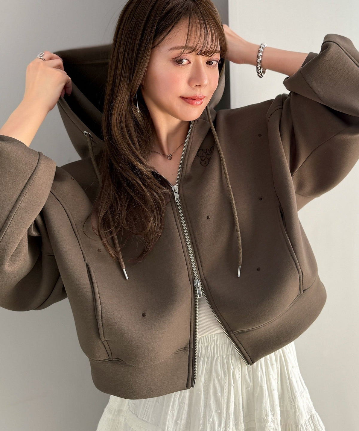 【mily bilet】旬のドット刺繍×ダブルジップで着こなし広がる主役級パーカー！ドット刺繍ダンボールゆるジップパーカー mi1269016